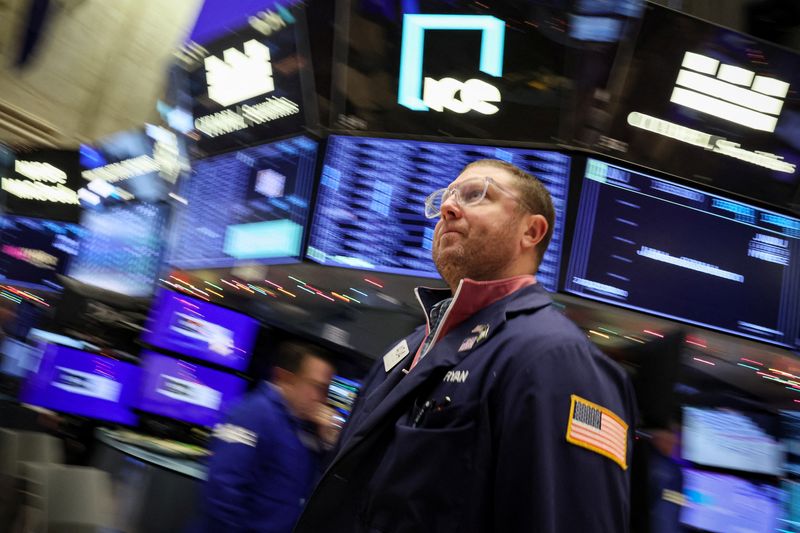 Wall Street posts small Friday win, but first weekly decline in ten