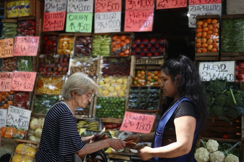 Argentina monthly inflation seen at highest since 1990 in December