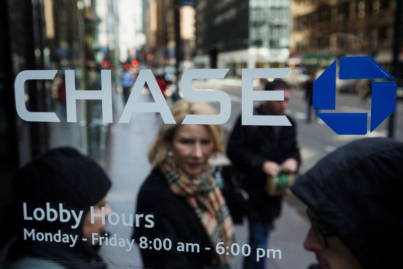 Wallet Stolen from Elderly Man at NYC Chase Bank