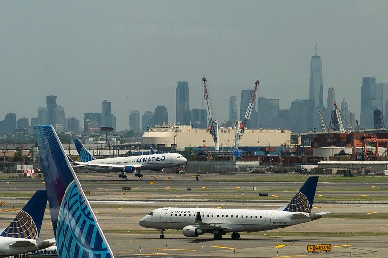 United Airlines flight diverted to Tampa due to possible mechanical issue