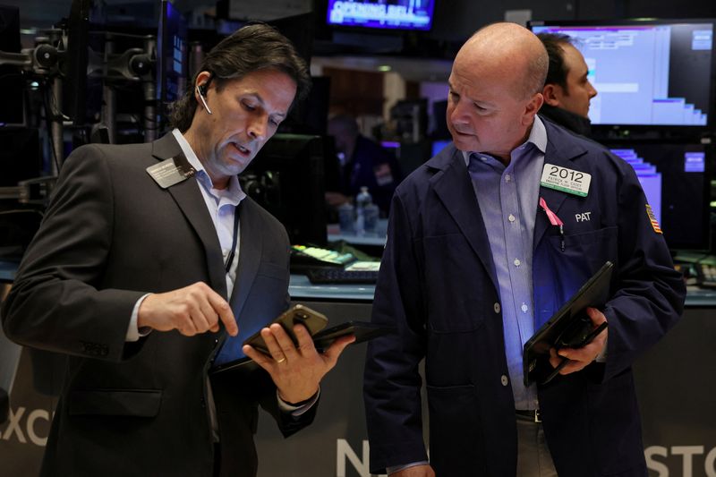 Regional bank ETF's options draw defensive plays with earnings ahead