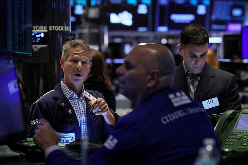 Hedge funds net purchasers of stocks for first time in 10 weeks, Bank of America says