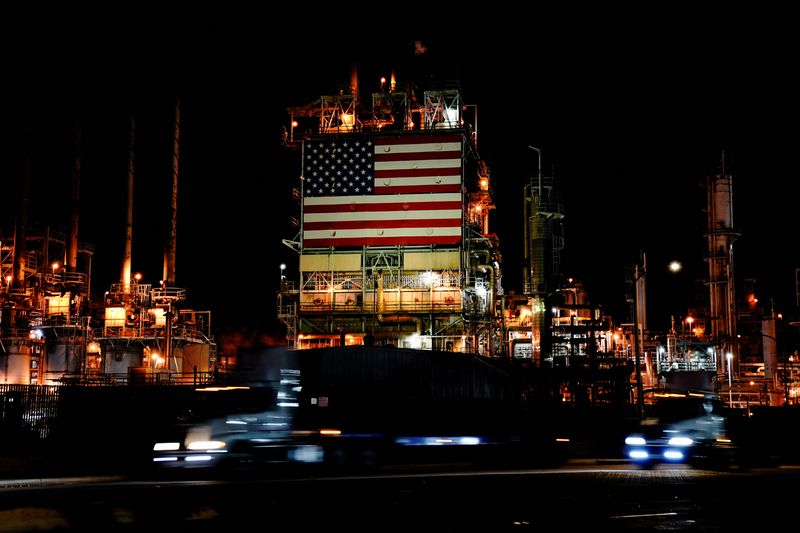 Weaker fuel prices, outages to hit US refiners' fourth quarter profits
