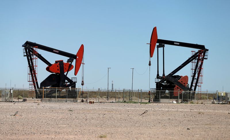 Oil settles at highest in nearly 8 weeks on strong economic growth