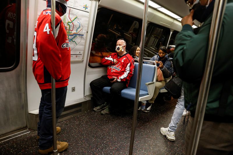 U.S. Congress to scrutinize Washington subway system after derailment