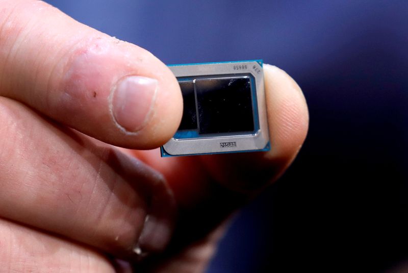 U.S. governors urge swift action on $52 billion chip funding bill