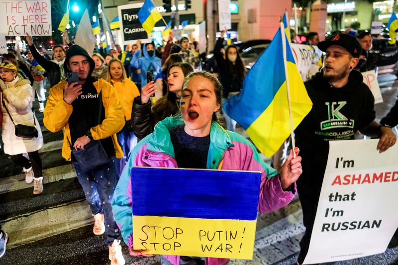 Ukrainians in U.S. donate, campaign and plan how family could get out