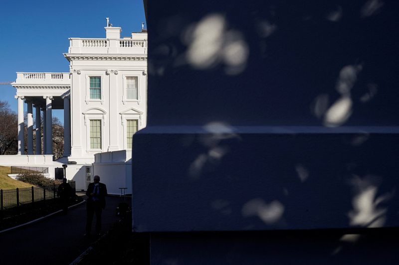 U.S. tells agencies they can ease federal employee mask rules
