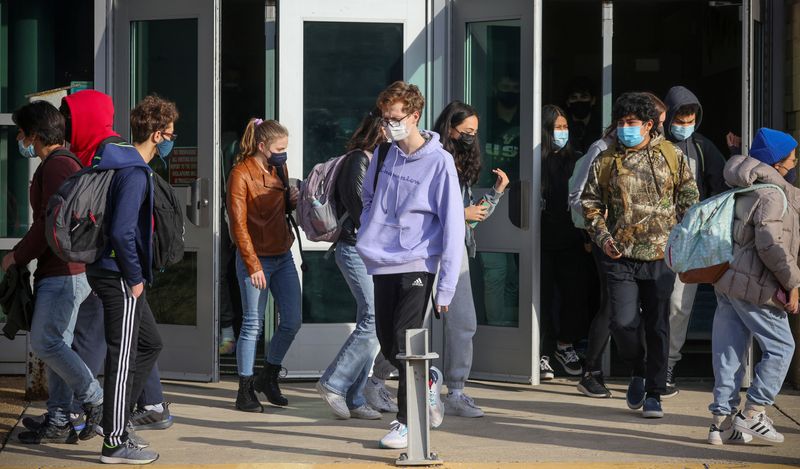 U.S. parents still divided over school COVID masking rules -survey