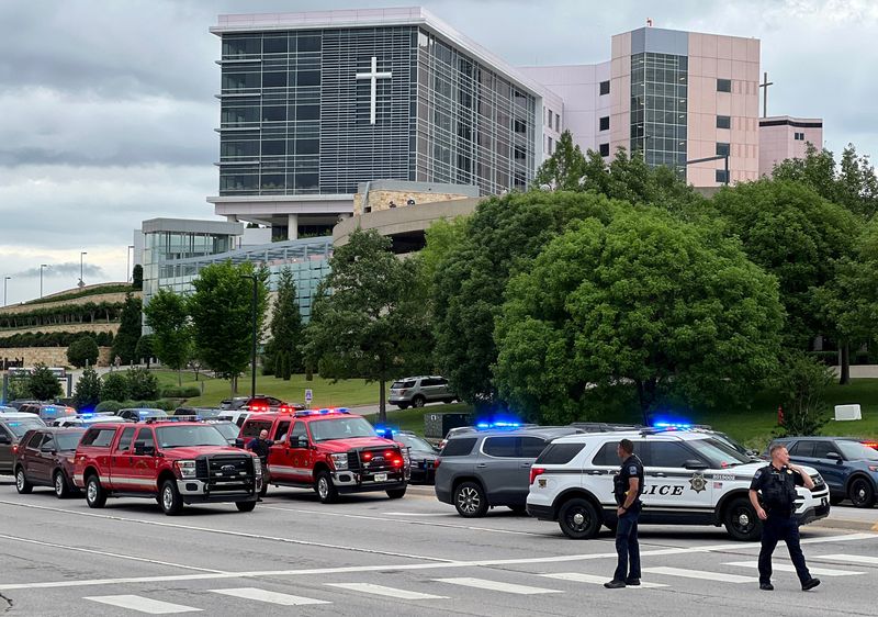 Oklahoma gunman killed 4 people, including surgeon who treated him