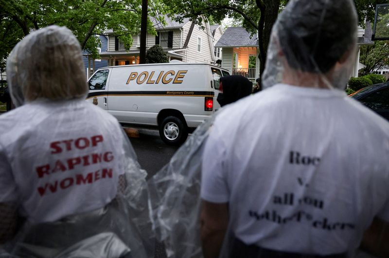 Poll: Americans Reject Violent Protests, Protesting Outside Homes