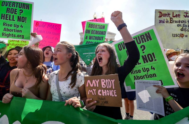 Florida abortion ban violates Jews' religious freedom, lawsuit says