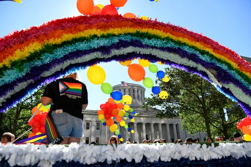 Top Democrats, Republicans in U.S. Senate see chance for bill protecting gay marriage