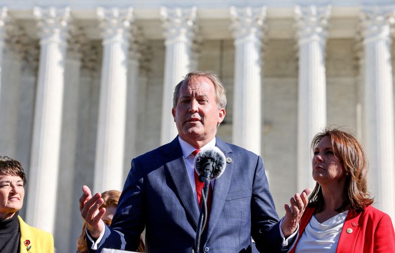 Republicans urge Google to include anti-abortion centers in abortion search results