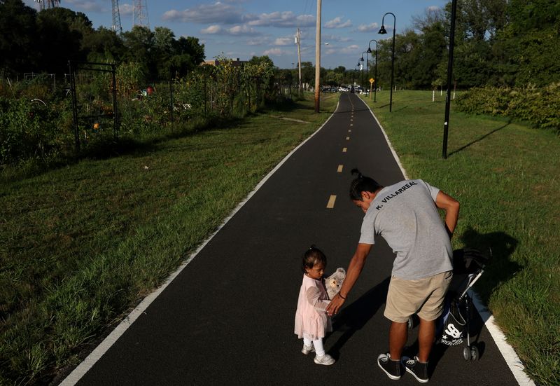 Migrants bused to U.S. capital from Texas struggle to secure housing, medical care