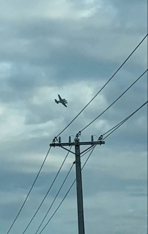 Plane safely lands after pilot threatened to crash into Mississippi Walmart