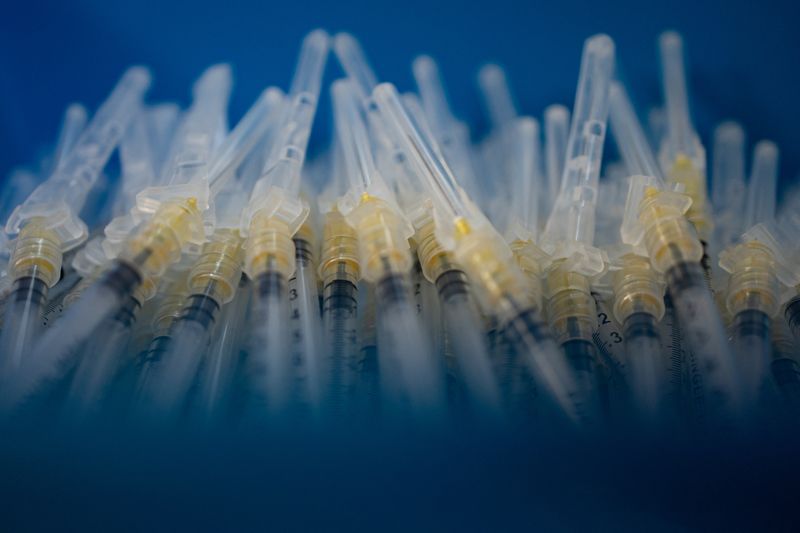 U.S. committee recommends COVID shot for CDC's free vaccine program