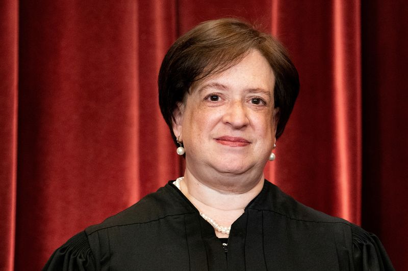 U.S. Supreme Court's Kagan freezes dispute over Arizona Republican's phone records