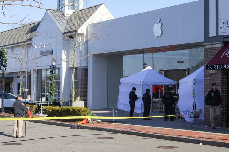 SUV crashes into Boston-area Apple store, killing a man