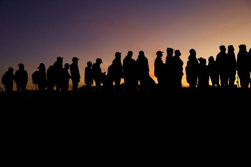 El Paso mayor declares state of emergency over influx of migrants from Mexico border