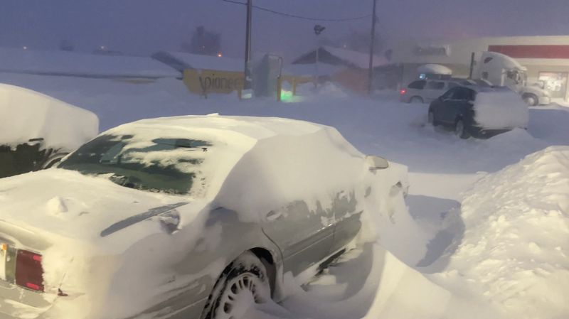 Blizzard, cold temperatures threaten to disrupt U.S. travel before Christmas
