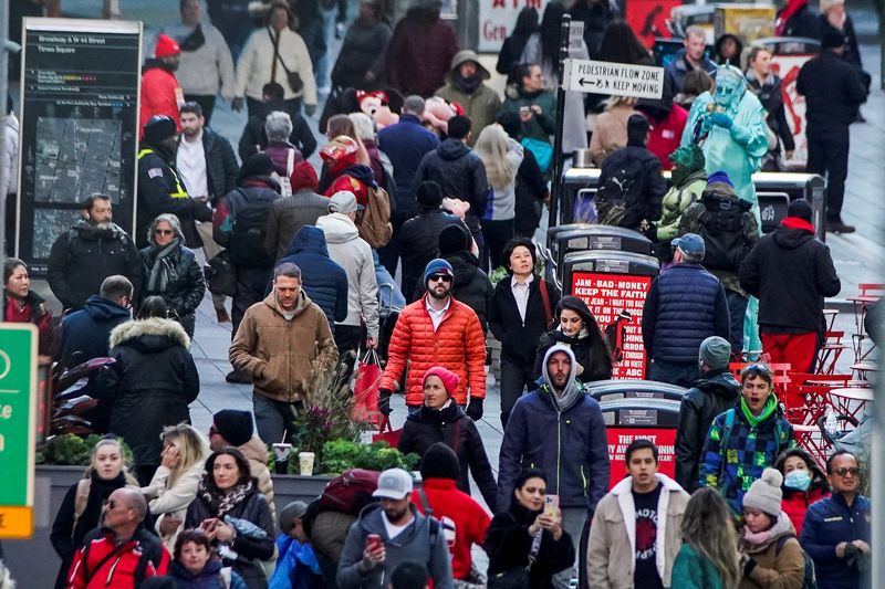 U.S. population growth inches higher in 2022, driven by immigration