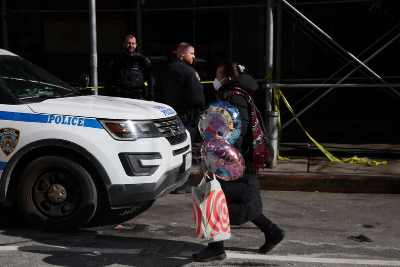 Robbery suspect targeting juveniles in Queens