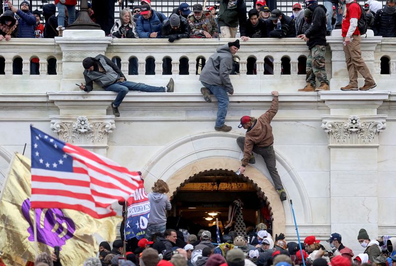 Texas man pleads guilty to assaulting police at U.S. Capitol riot