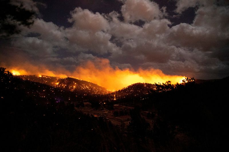 Two killed, hundreds of homes burned in New Mexico wildfire