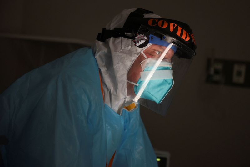 Texas doctor calls U.S. COVID deaths nearing 1 million 'mindblowing'