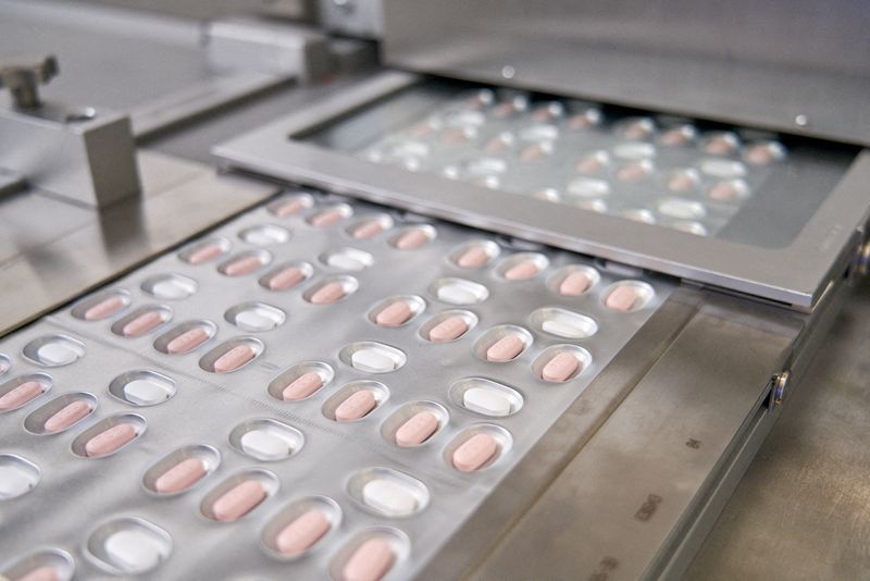 U.S. to study whether longer Paxlovid course needed to combat reinfections