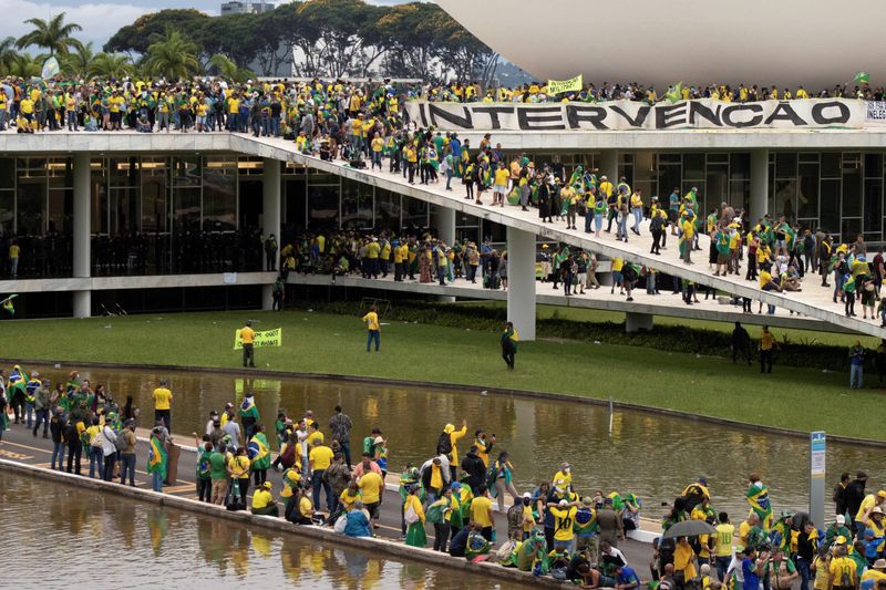 Bolsonaro's Florida stay puts ball in Biden's court after Brasilia riots