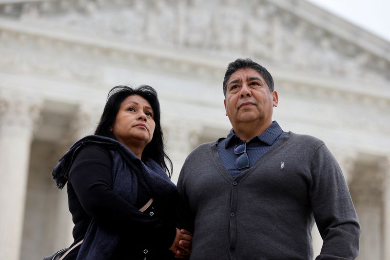 A family's tragedy leads to U.S. Supreme Court social media showdown