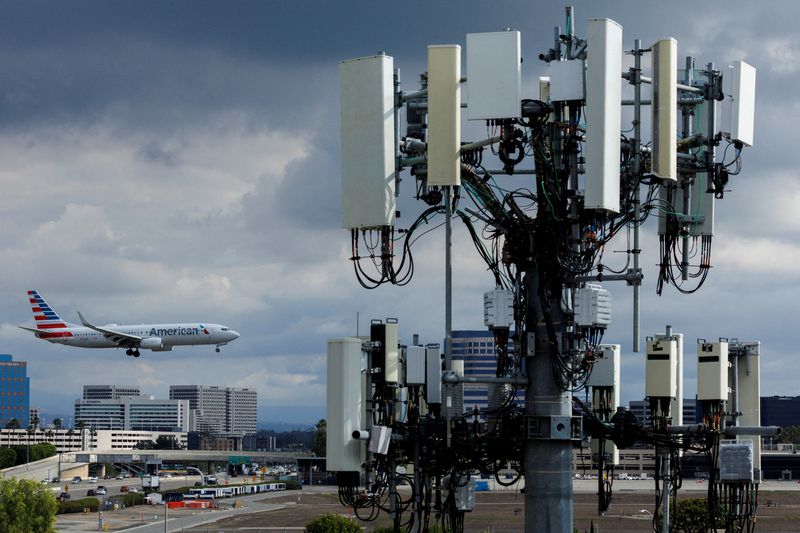 US senators seek details on airplane 5G retrofit plans ahead of deadline