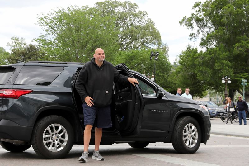 US Senator Fetterman returns to Senate after depression treatment