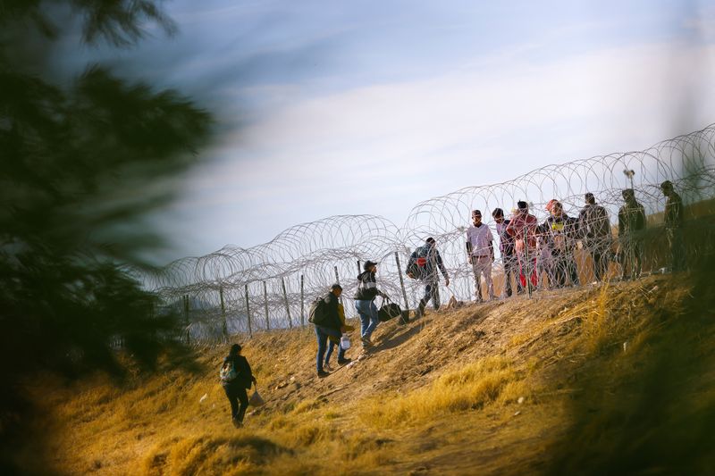 Border crossings top 10,000 daily as migrants seek US entry before Title 42 ends