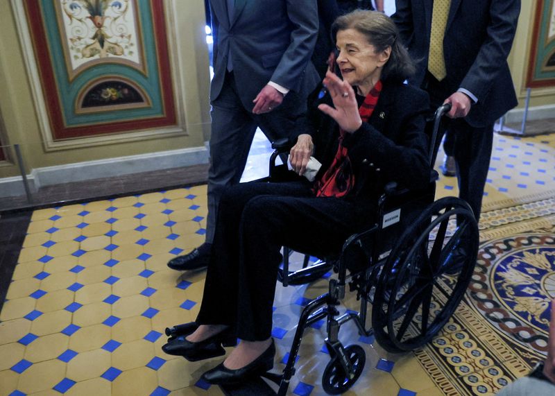 Feinstein says she will work a lighter schedule on return to U.S. Senate