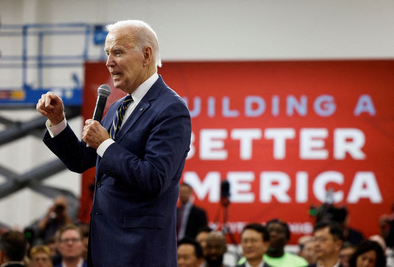 Biden's approval rating lingers at 40%, economy remains top worry -Reuters/Ipsos