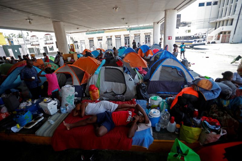 Biden asylum restrictions at Mexico border can stay in place for now, appeals court says