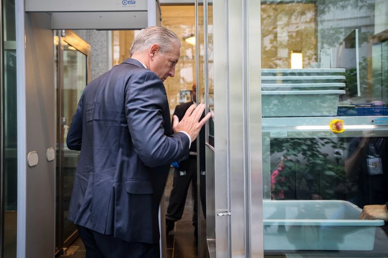 Ex-FBI agent linked to Russian oligarch admits to concealing payments