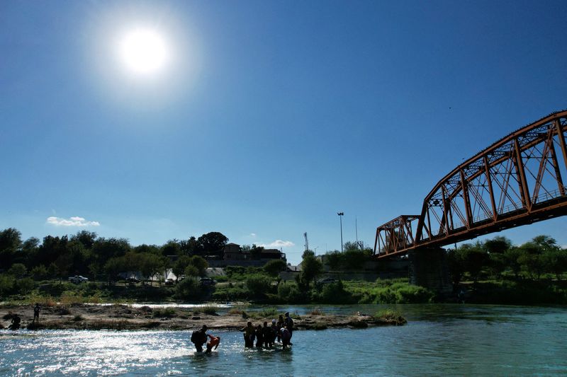 Texas urges US appeals court to allow Rio Grande barrier