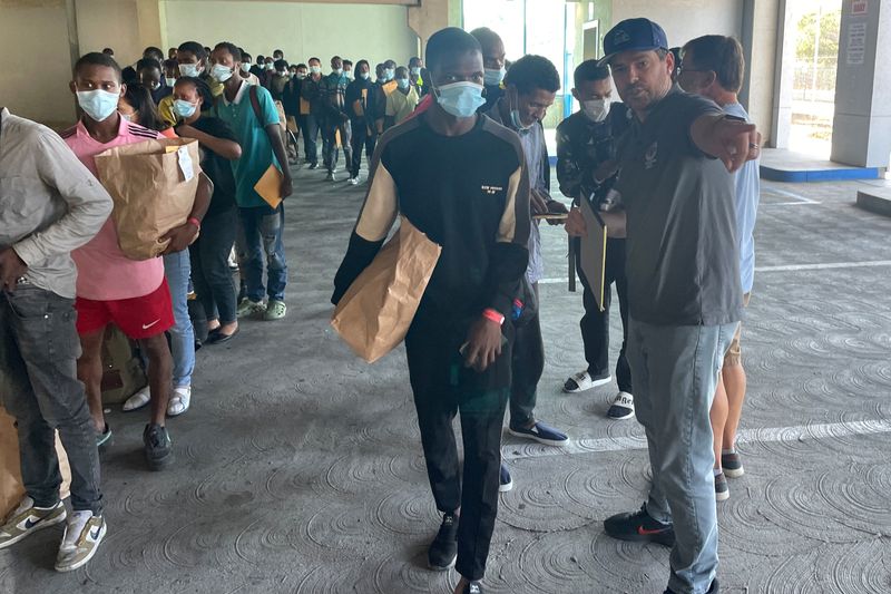 US releases asylum seekers on the streets. Some suburbs bear the burden