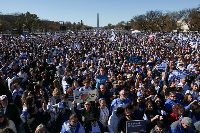 Demonstrators in Washington back Israel, denounce antisemitism