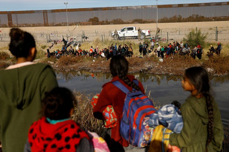 Texas to arrest migrants crossing border illegally under new state law