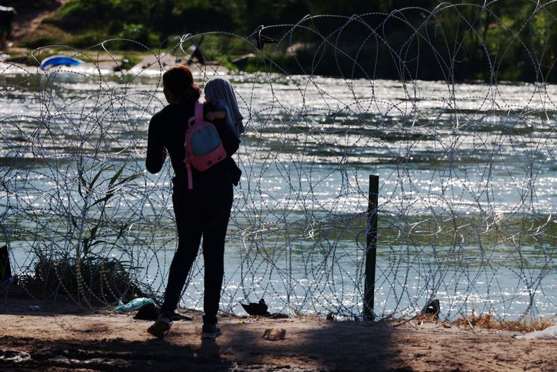 Court blocks US government destruction of Texas border razor wire fencing