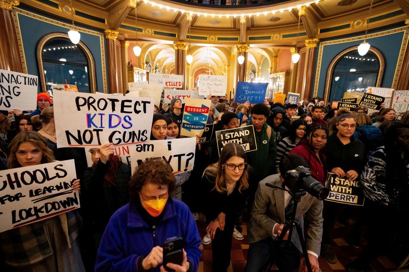 Iowa students walk out in protest over school gun violence