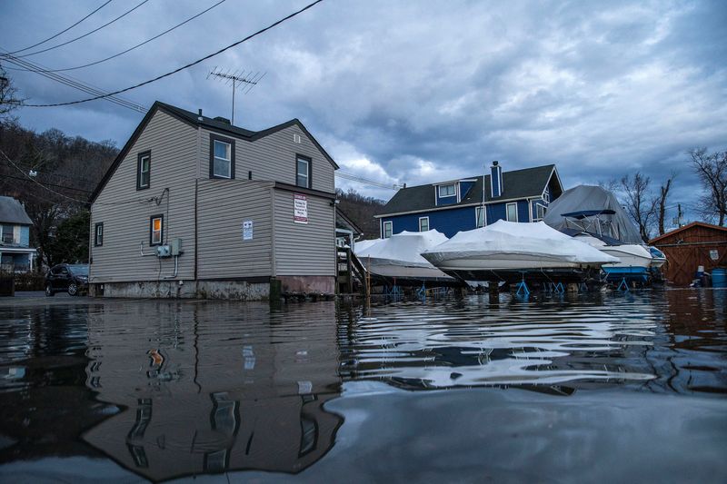 Over half a million on US East Coast lose power due to winter storm