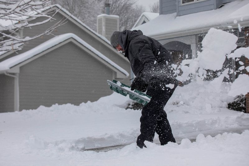 US grid operator issues cold weather advisory for central U.S.