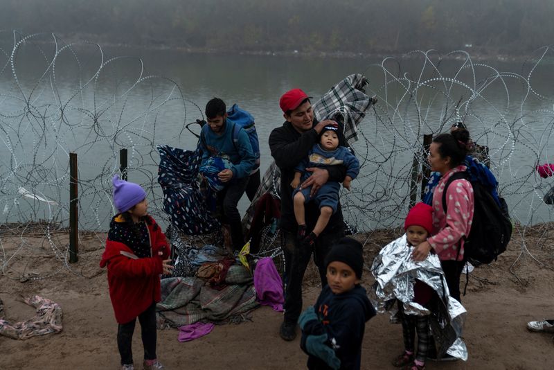 US Republican subpoenas health secretary for migrant children records