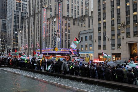 Protesters interrupt Biden, Obama, Clinton at $25 million New York fundraiser
